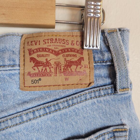 Levis 501 Jeans 26x32 Blue Button Fly Distressed High Rise Light Wash Straight - Picture 6 of 10